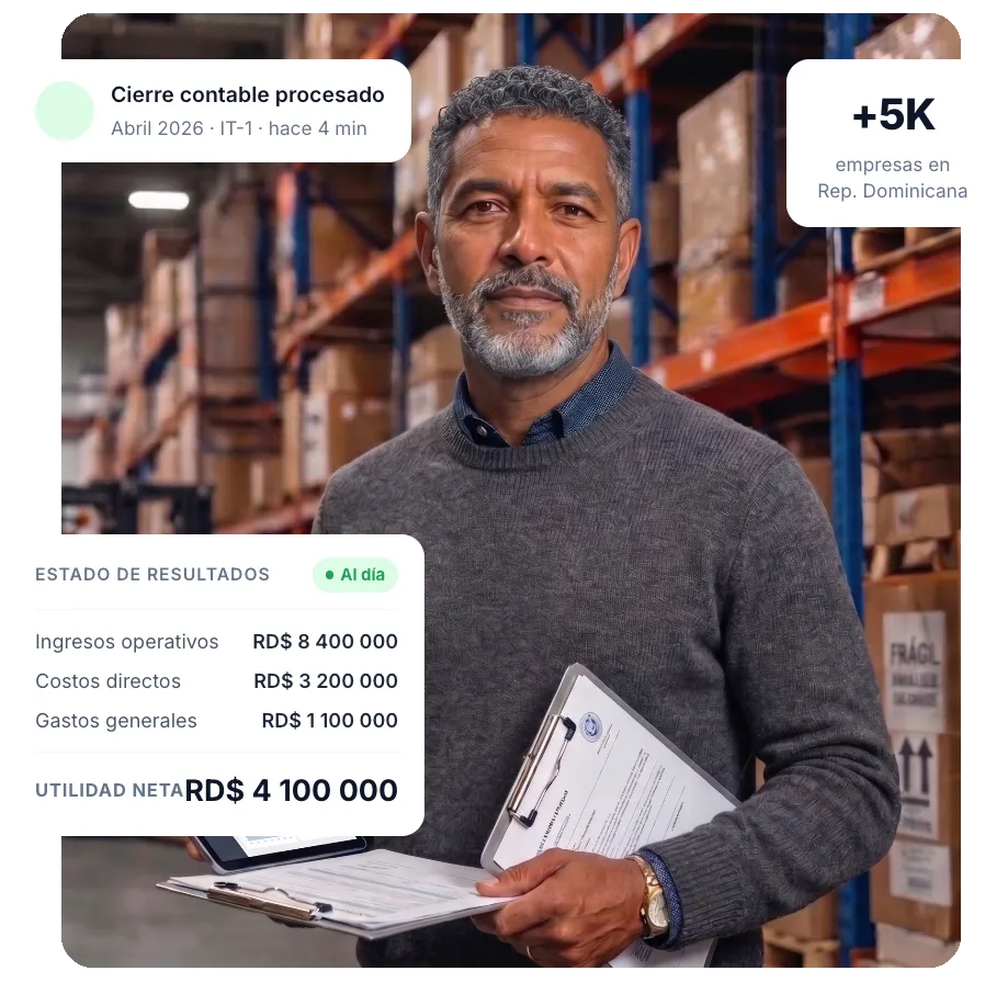 Empresaria usando Alegra ERP para gestionar su operación